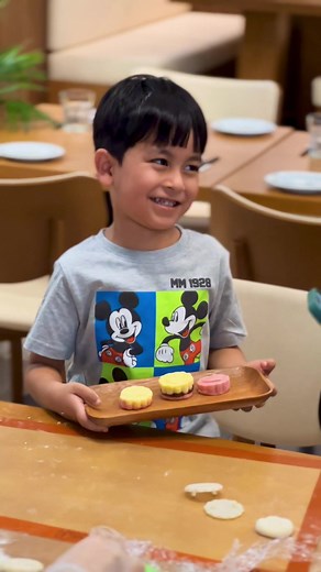 Free Mooncake Workshop✨🥮 #cookingtiktok #kidsactivities #workshop #mooncake #vietnamesefood #fyp #dubai