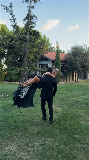 Gamze Erçel Yıldırım on Instagram: "👸: Bu ilişkiyi taşıyabilecek misin ? 👨🏻:"