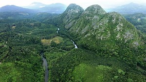 12 Wisata Kalimantan Selatan Terbaik, Menarik dan Memacu Adrenalin