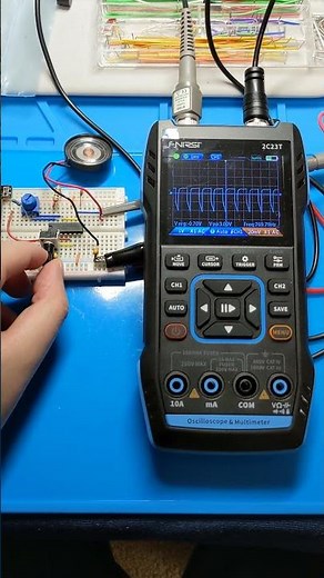 556 Timer (Dual 555) "Siren" Oscillator