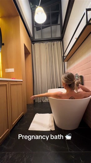 Relaxing Pregnancy Bath Tips