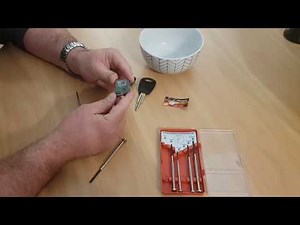 Replacing the key battery of a Hyundai Getz