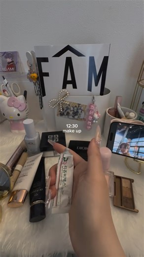 水産ちゃん🦪🪄︎︎◝✩ | suisan chan on Instagram: "ずっと正月ボケしたまま今年終えそうな オタクのやる気ない激ゆるvlog💭 #vlog #生活音 #asmr #オタクの日常 #オタク部屋"