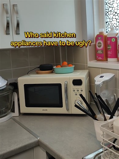 If you love a vintage style kitchen but still want modern appliances, this cream microwave is such a nice find. It’s 800w so it heats food quickly but it also looks really nice on the counter instead of sticking out like most microwaves. Perfect if you like that retro kitchen look but still want something practical. #microwave #retro #kitchen #kitchenappliances #fyp