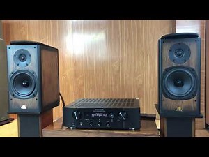 Castle Knight 2 vs Marantz PM7000N