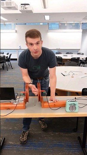 Wireless transmission of electricity! #physics #science #stem #electricity