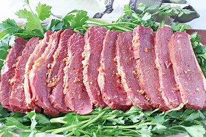 BEST EASY Slow Cooker Corned Beef