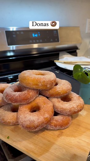 4.2M views · 73K reactions | Vamos a preparar unas deliciosas donas caseras #donas #donascaseras | Lalito Albarran | Facebook