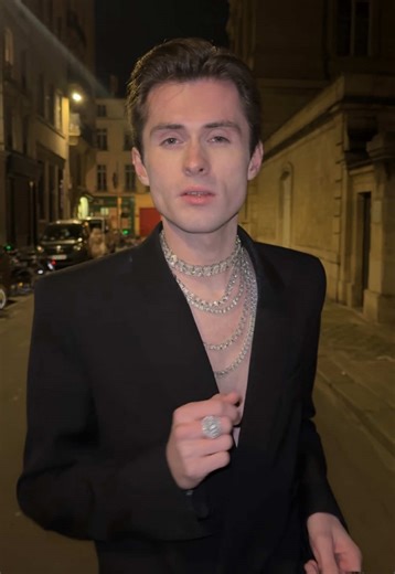 @ROBERT WUN• stuns in @Swarovski #Swarovski #RobertWun #CoutureWeek #partner