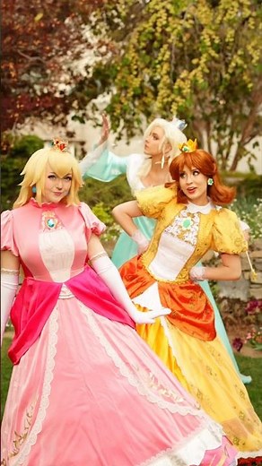 Mario princess cosplays LET’S GOO 👑 💕: ‪@strawbeariexx‬ 🩵: ‪@halcybella‬
