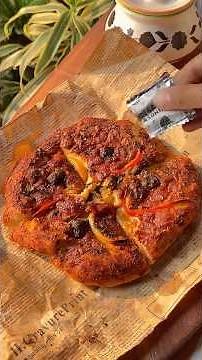 So I tried making *Bina knead kiye Pizza Dough* at home🫶🏻 Pizza Recipe #shortsfeed #viral #pizza