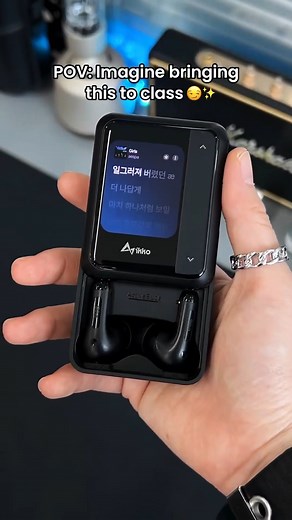 Tai nghe có màn hình mini xịn xò – nhỏ mà có võ! 🎧✨ Vừa nghe nhạc, vừa theo dõi info ngay trên tai nghe, chất từ trong ra ngoài! #TWS #technology #hitechcity | Chuyên Deal Đồ Hay