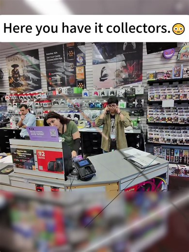 Here you have it collectors. She openly admits to taking them out and going through them before packaging them 😳 #thatsnothowitworks I submitted this cards 5 mins prior and she wasn’t there. Went I le