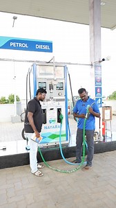 Hose Pipe-ல Petrol-அ நிறுத்த முடியுமா!!?? | 100 ரூக்கு போட்டா முழுசா போடுவாங்களா?? | Petrol Bunk Awareness | Bigg Shots Reviews