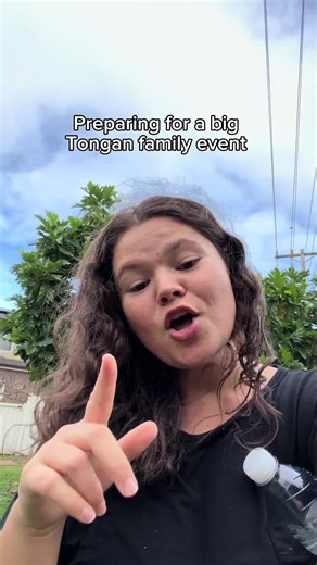 Made by HAND from the HEART 🥹🫶🏼🫶🏼 We’re not Hawaiian, but Trina was born in Hawaii and LOVES to hula 🌺 She’s performing her hula at her uncle’s wedding and she’s so excited!!! A bit nervous, but mostly excited 🥰