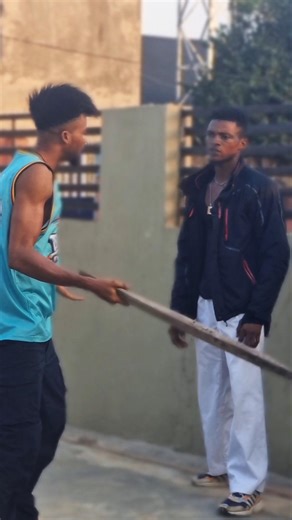 He didn’t expect the end🤣🤣. Self-defense gone wrong