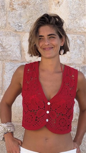 Sofia | Short Hair Couture on Instagram: "The Blunt Bob @acsole ‘ ‘ ‘ #shortbob #pixiebob #fashionhaircut #shorthairstylesforwomen #streetstylehair #styleinspo #hairfashion #trendhair #hairlooks #shortchichair #bobvibes #haircutideas #shorthairdontcare #pixiestyle #bobhairlove #shorthairqueen #fashioninspo #beautycommunity"