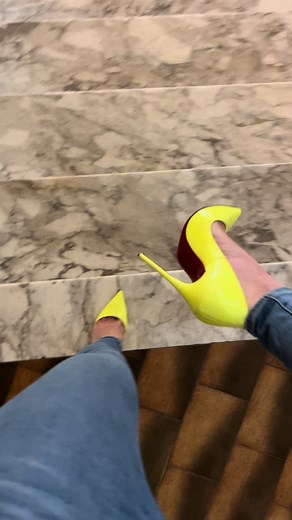 Cambio gomme per le so Kate gialle 💛 Un po’ di fai da te 🔨 #tacchi #christianlouboutin #sokate #tacchialti #heels