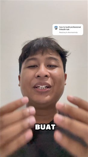 Aditya Wisnu Yudha Marsudi on Instagram: "[Profil LinkedIn Cuma Jadi Pajangan? Waktunya Upgrade! 🚀] Pernah nggak sih ngerasa udah sering apply kerja tapi LinkedIn sepi-sepi aja? Bisa jadi profil kamu masih “kosongan” atau belum optimal di mata algoritma rekruter. Sebagai mahasiswa akhir atau profesional, LinkedIn itu bukan cuma CV online, tapi “etalase” personal branding kamu. Gini cara mainnya biar profil kamu tampil makin stand out: 📸 Foto Profil & Cover: First impression is everything! Hind