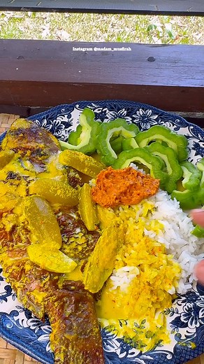 18K views · 3.3K reactions | #musfirahmasak Ikan Salai Masak Lemak Cili Api campur Belimbing Buluh. Sambal Tempoyak Bilis. Ulam Peria. 9.8 Happy Birthday To Me✨ Ya Allah makbulkan lah doa doa org yg mendoakan diri ku. Dan peliharalah mereka selalu serta angkat lah darjat mereka semua爐 | MadamMusfirah | Facebook