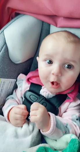 My smarty pants learned her 1st sign 💗 #8monthsold #asl