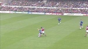 That Paul Merson chip is still as perfect as it was 2️⃣️5️⃣️ years ago 🙌 | Arsenal