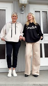 Zwei Frauen, zwei Körpertypen, viele Outfits! 👗✨ Ob lässig, elegant oder sportlich – Mode ist für alle da! 💖 👉 Welches Outfit passt zu deinem Stil? Lass es uns in den Kommentaren wissen! 👇 #ModeVielfalt #OutfitsFürJeden #BodyPositivity #FashionForAll #KurvigUndStark #PetiteFashion #OutfitInspo #LiebeDeinenStil #SelbstbewusstInMode #VerschiedeneLooks #FashionForAllBodies #ConfidenceInFashion #VielfaltInDerMode #FindeDeinenStyle | Ilessa Bella Moda