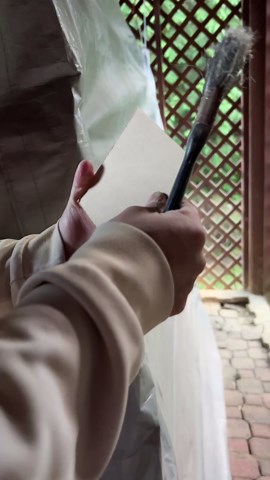 Crafting a Stunning Floral Arrangement from Scratch