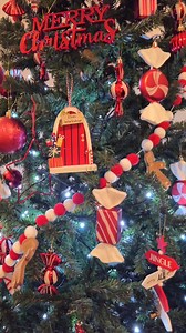 Looking for the perfect stocking fillers this Christmas? 🎁 Whether it's cat and dogs, or sports cars and planes, find the perfect Top Trumps for any fanatic! Shop today and share the fun this holiday season 🎉✨ | Top Trumps