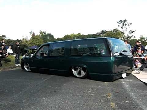 Chevrolet Suburban Slammed on 24inch rims