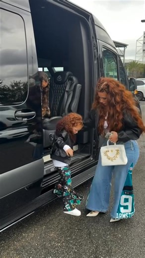 When Mom Mindy Armstead, MD needs Luxury VIP Car Service to EverBank Stadium to watch husband Arik play for the Jaguars she trusts us for a smooth ride, safety and service! You should too!! #jax #jacksonvilleflorida #jacksomvillemoms #Jaguars #limoservice #blackcarservice | Jacksonville Black Car Limo Service | Facebook
