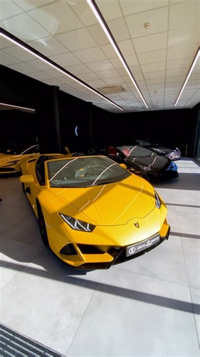 🟡 GIALLO INTI ✖️ NERO GRANATUS ⚫️ ✨ Let’s discover these 2️⃣ Lamborghini Huracán EVO Spyder that we have for sale in our Lamborghini range Under the hood lies a naturally aspirated 5.2-liter V10 engine 💥 developing 640-horsepower 🐎 This engineering marvel propels the Spyder from 0 to 100 km/h in only 3,1 s. ⏱️with a top speed of 325 km/h 💨 🟡 The Giallo Inti one from 2024 has only 750 KM on the clock and is equipped with: ✔️ EVO TRIM with Alcantara Sportivo in Black ⚫️ and Yellow 🟡 ✔️ Lift