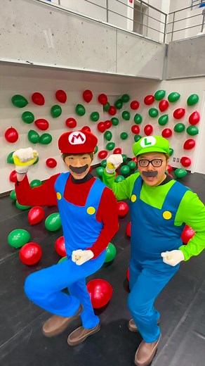 Balloon Popping Challenge Race with Mario and Luigi