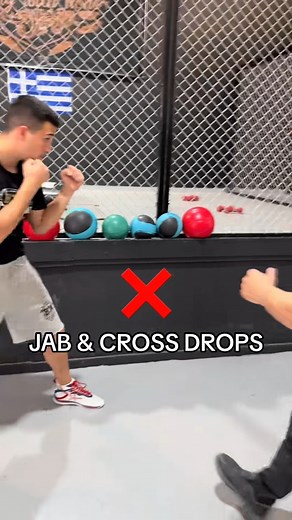 A Smart Tennis Ball drill to Get Used to Returning Your Hand to Your Chin While Simultaneously Working on Your Perception and Reflexes 🥊#boxing #fyp #foryou | Boxing Style