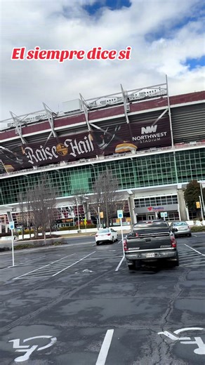 El siempre dice vaminos#commanders #dc #dog #feliz #estadio