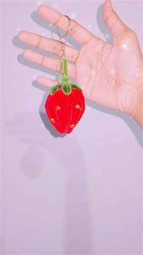 how to make pipe cleaner strawberry 🍓 key chain 🎀✨#pipecleanercrafts #diy #handmade #keychain #easy
