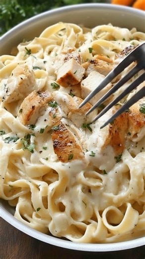 17K views · 162 reactions | Creamy Chicken Alfredo Noodles Rich,...