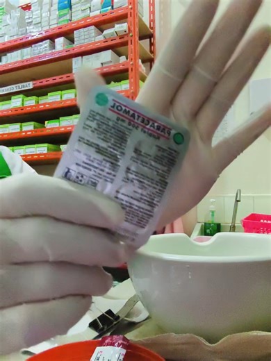 Pemakaian Asetilsistein dan Cefadroxil dalam Resep Obat
