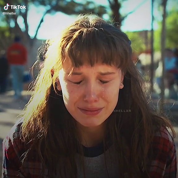 Elmax and Max Mayfield Reunite in Stranger Things 4