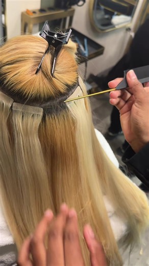 Cambio de look con 2 paquetes tape peruano vip 😍😍😍 ser rubia y dar melena al mismo tiempo #extensiones #tape #tapeinextensions #viral #salonensantiago