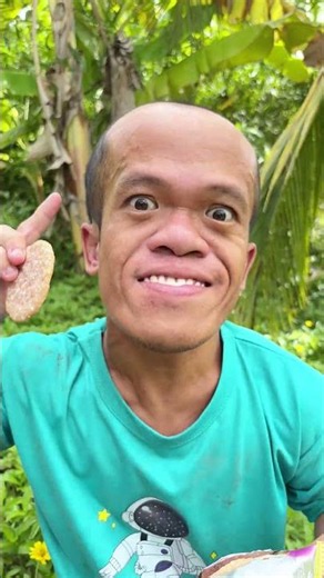How to eat crackers 🍪🍪🍪 #viral #fyp #Shorts