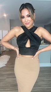 Lina Noory on Instagram: "Fashion Hack: How To Pull Your Back Zipper Up 💫 #fashionhacks Here’s how to pull your back zipper up when you can’t reach it, or don’t have anyone to help you zip it up ✨ p.s I didn’t show the pin coming off in the edit, but it’s easily removed. The zipper is now behind your neck and it’s like removing a necklace yourself xo Today’s affirmation: “It is natural for me to love myself” 🤍 Memo: the pull tab on this specific zipper is much larger and can fit the string or 