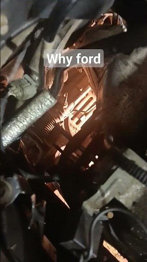 ford focus alternator replacement.