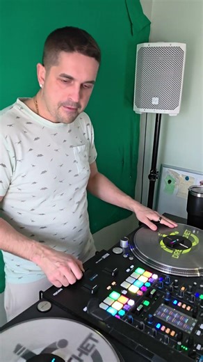 How to Do the 1 2 Beat Juggle Pattern