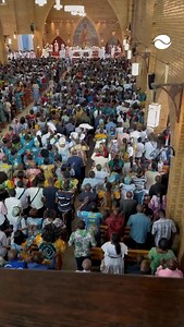 AMAKURU YARANZE UMUNSI Kiliziya Gatolika muri Repubulika Iharanira Demokarasi ya Congo, yahakanye ibyo gucuruza ukarisitiya mu isoko. Ni mu gihe umunyarwenya wo mu Burundi uzwi nka ‘Kigingi’ yavuze ko umwuka mubi hagati y’u Rwanda n’u Burundi bibangamiye abahanzi bw’impande zombi. | IGIHE