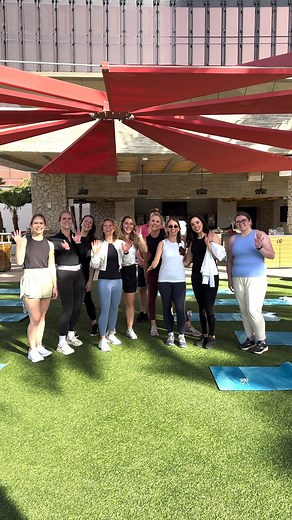 Been waiting for the perfect time to start? This is it. 👏 💪 Real workouts 🥗 Real meals ❤️ Real results Start your fit52 journey today! go.fit52.co/download | fit52