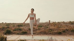 clip-3589801469-single-leg-balance-exercise-legs-strenght-fitness