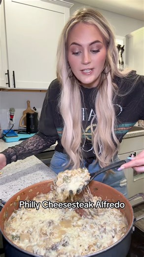 2.3M views · 61K reactions | The cheese pull is everything #cheesesteak #phillycheesesteak #alfredo #lowcarb #highprotein #macrofriendly #recipe #easyrecipe #quickrecipe #simplerecipe #easymeal #mealideas #mealinspo #food #foodinspo #foodie #cheesepull #delish #macrofriendlyrecipe #mealprepping #mealplanning #recipeinspo #recipeideas #quickmeals #lowcarbmeals #lowcarbrecipes #highproteinmeals #highproteinrecipes #phillycheesesteakalfredo #cheesesteakalfredo | Larissa Krebbs | Facebook