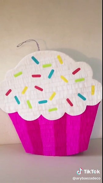Deliciosas Piñata Cupcakes para Celebraciones