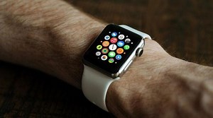 Eavesdropping bug detected in Apple Watch